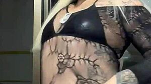 Alina Modelista rips clothes in intense striptease