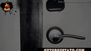 Gusttavo and Guto meet in the hotel corridors and have hot sex 😏