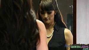 Pussylicked Beauty Squirts After Fingering 😍