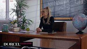 Emma Hix and Paige Owens finger pussies and dive muff in shared bath