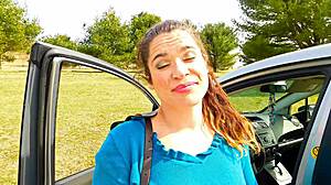 Kamusal cumwalk yüzüne boşalma utanç gösterisiyle