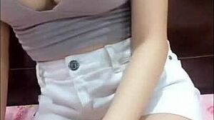 em nhung hani shows tits and ass webcam