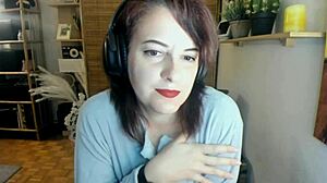 Olasz mostoha hangosan fingik nagy pizsamában perverz szórakozáshoz