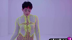 Mia Valentine posing with big ass! 😍