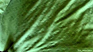 Sıcak Üvey Anne Otel Yatağını ve Sırlarını Duşta Üvey Oğluyla Paylaşıyor