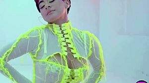 Mia Valentine posing with big ass! 😍