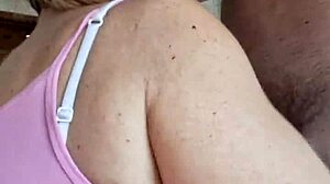 Metto il cazzo in bocca a teresa nelle ascelle e poi mi fa sborrare con i piedi