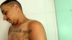 O Banho E A Chupada De Um Neg�o Dotad�o E Um Branquinho De C� Rosa.