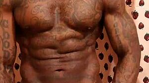 Worshipping that big black hairy dick 😍