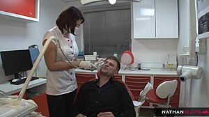 Pornotähti Anna Polina perse reikä paukutetaan kovaa 4K teaser klipissä intensiivisellä cowgirl toiminnalla