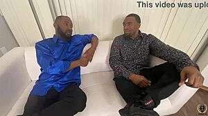 Tee Real Exhibe Ses Courbes Massives