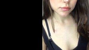 Babe Performs on Webcam