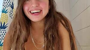 i got caugh by my flatmate while givin a squirtin toturial