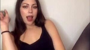 Babe Performs on Webcam