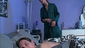 Горячая мачеха в MILF 8 жаждет пасынка для интенсивного фейсала.