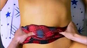 La Amiga Del Vecindario Sedujo Al Chico Pero Fue Observada