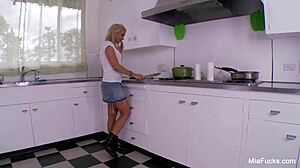 Mia Lelani Fucks Hot Blonde's Pussy