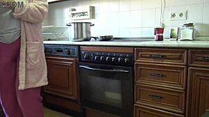 Hey, Üvey Annemin Tüylü Amını Mutfağa Sikebilir Miyim? İnlemelerini Anlat!