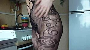 Hot sex in the kitchen with cute girl in red shoes! 🍳😍