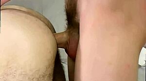 Hot gorgeous Leo tops for Mark in gay sex video