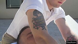 Ο Trent Γαμάει Τη Στενή Πούτσα Του Κολυμβητή Κάτω Από Τον Καλοκαιρινό Ήλιο