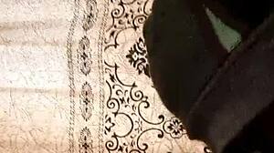 Sexo a oscuras con garganta profunda y acción hardcore