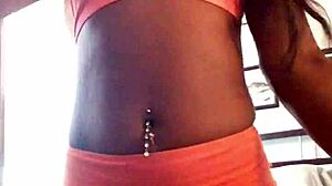 Ebony shows fat cameltoe then twerks seductively