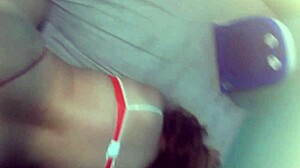 Pov filmo con el celular a mi novia con su tanga abierta mientras hacemos webcam