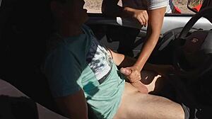 joven desconocida me masturba en mi auto en la calle