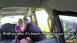 хоћеш ли да видиш врућу плавушу тв звезду јебану жестоко у таксију?