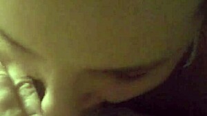 Бритни Скай дълбоко смуче драконски кур в костюм