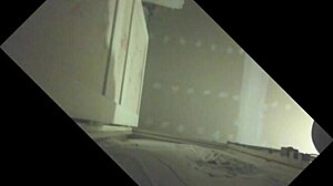 Etalon Couilles Pleines Gros Juteur Se Fait Purger En Glory Hole