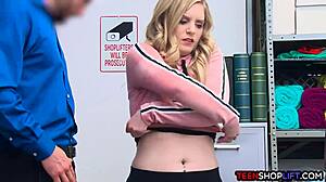 Bbw najstnica 18+ prodajalka ujeta pri kraji na skriti kameri. Kaj zdaj?