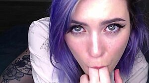 جلسة GFE حميمة مع جانب الشرير لـ Stacy Moons