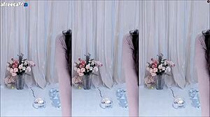 Милая корейская девчонка танцует и показывает большие сексуальные сиськи