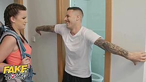 फेक हॉस्टल में चीटिंग बॉयफ्रेंड 18+ बैकपैकर टीन को बांग करता है