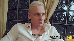 Hej, ne morem nehati strmeti v tvoje sočne joške, hočeš igrati?