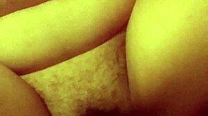 Komşu evli Latina kocası dönmeden siyah yaraktan çekti.