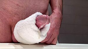 Watch me hit climax in close-up action