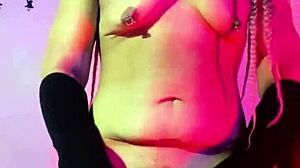 sofie lollipop a nerdizinha otaku faz chamadinha no tema naruto até gozar gostoso.