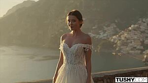 Pakeneva morsian Sybil sukeltaa raakaan anaali-akukseen ennen häitään