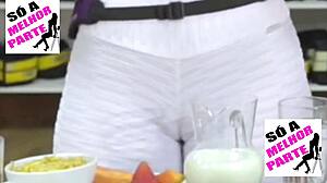 Не мога да спра да чукам голямата бразилска путка на Кели Кийс в тесни легинси.