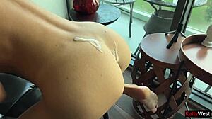 Anhelo follar a tu esposa mientras tu marido patético mira avergonzado