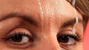 Peach genit terima blowjob hingga cumshot muka dan telan semua air mani.