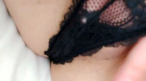 Golden tigre juices pussy for strapon! 😏