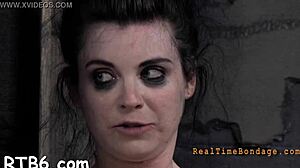 Tvrdé bičování dělá tu holku divokou