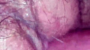 mi papi se mete en mi cama y deja su leche en mi coño peludo?