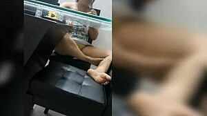 सौतेली बहन ने नेल किट के बदले फ्लोरिडा में कोलंबियन-रशियन स्टाइल वीडियो बनाया