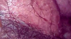 mi papi se mete en mi cama y deja su leche en mi coño peludo?