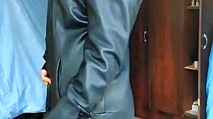 omg, check this big ass sexy white boy sissy kitty dancing! 🐱